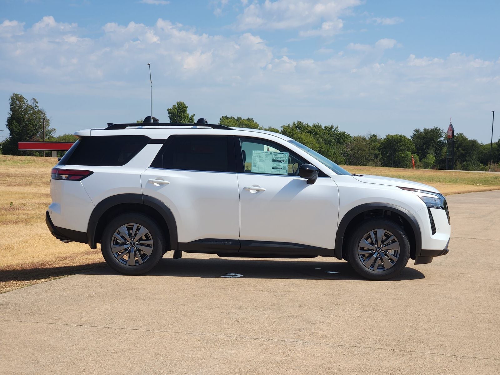 2026 Nissan Pathfinder SV