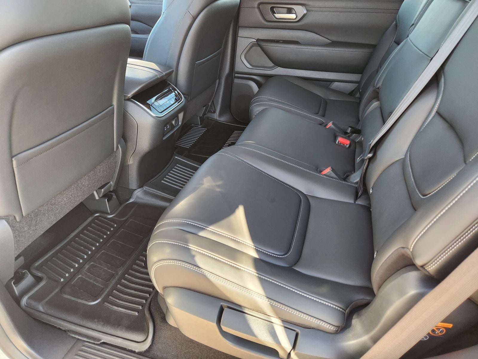 2026 Nissan Armada SV