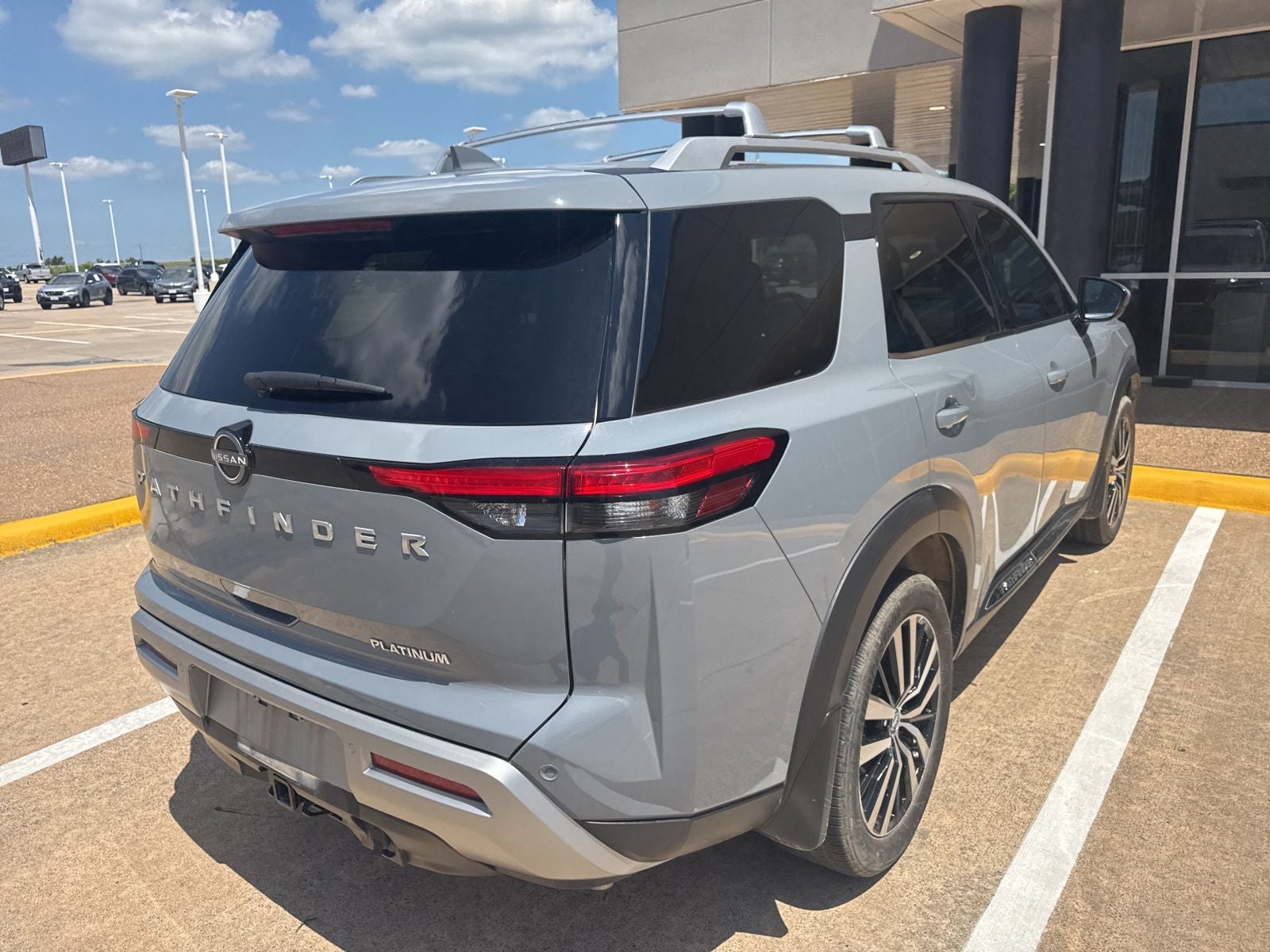 2023 Nissan Pathfinder Platinum