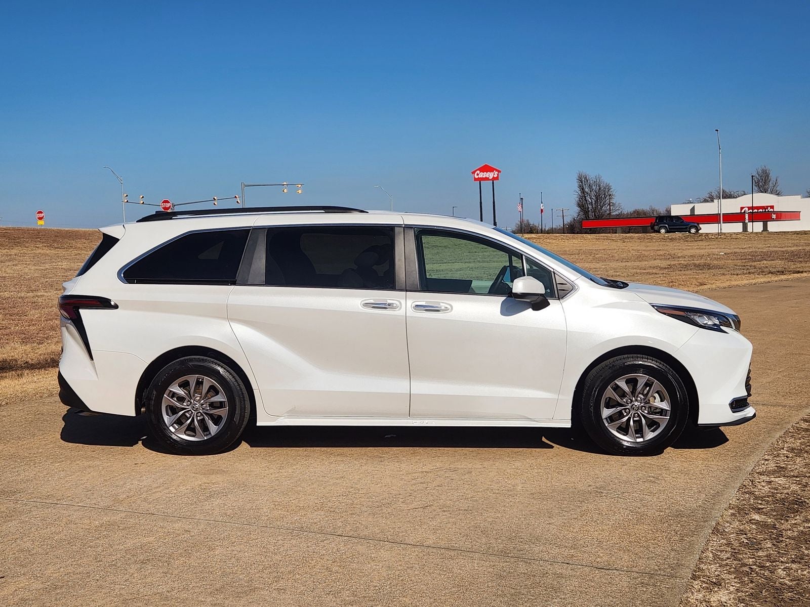 2023 Toyota Sienna XLE