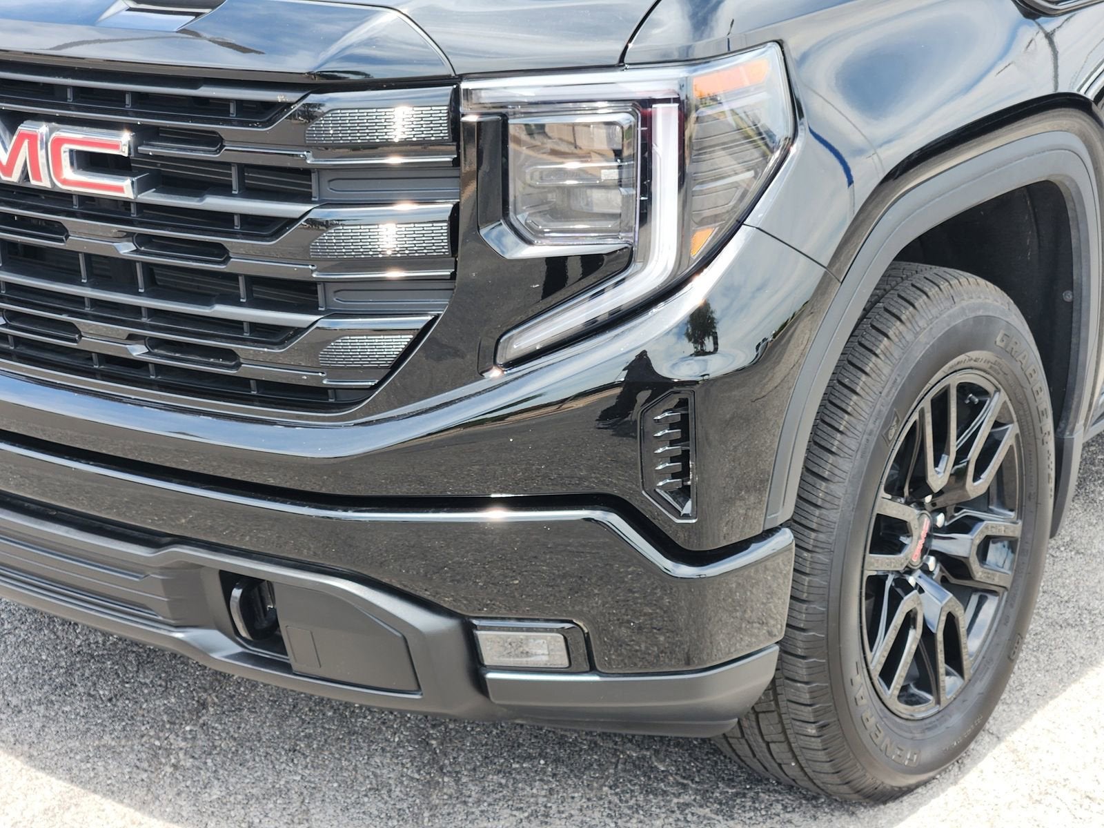 2025 GMC Sierra 1500 Elevation