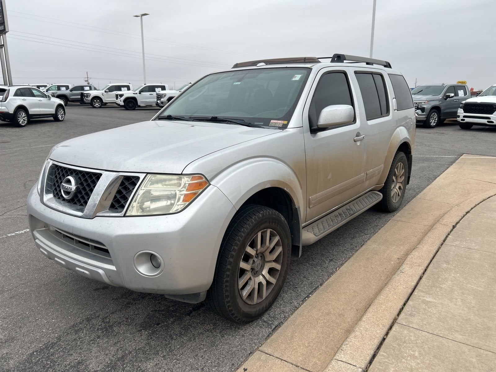 2010 Nissan Pathfinder LE