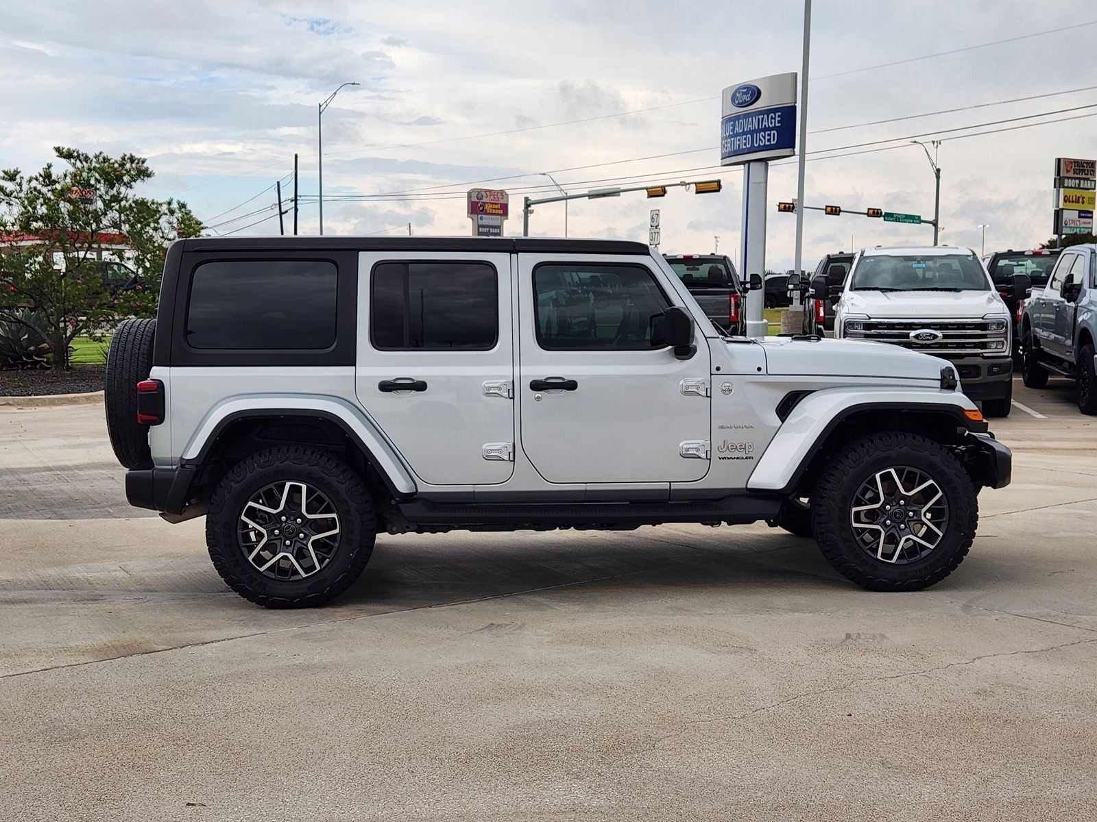 2024 Jeep Wrangler Sahara
