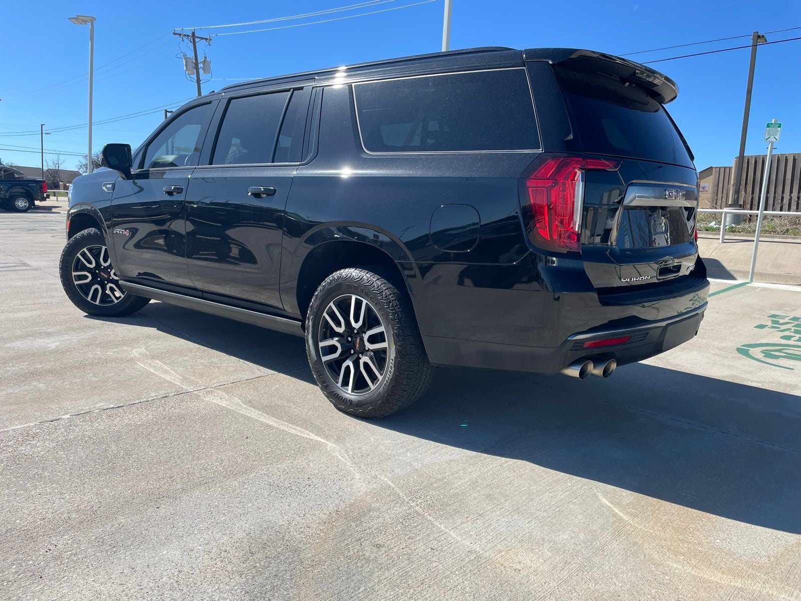 2023 GMC Yukon XL AT4