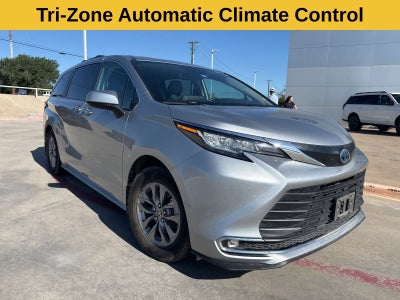 2022 Toyota Sienna XLE 8 Passenger