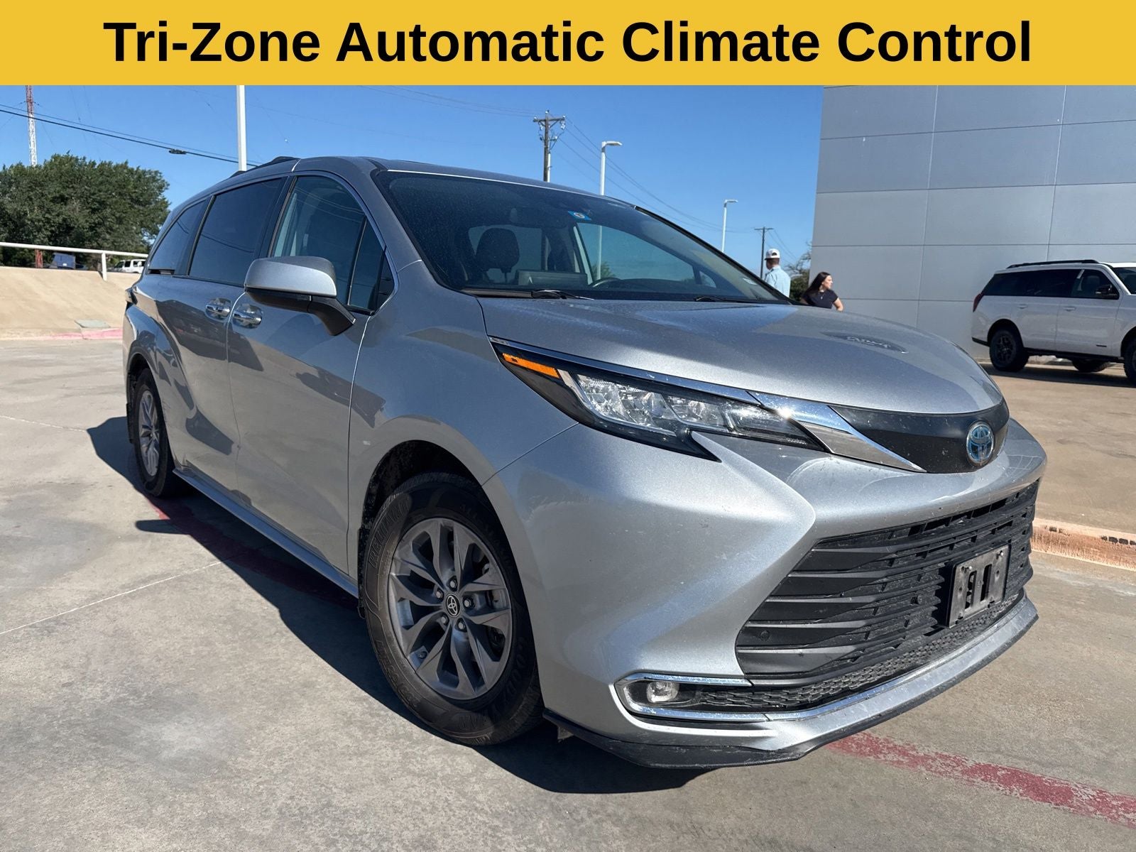 2022 Toyota Sienna XLE 8 Passenger
