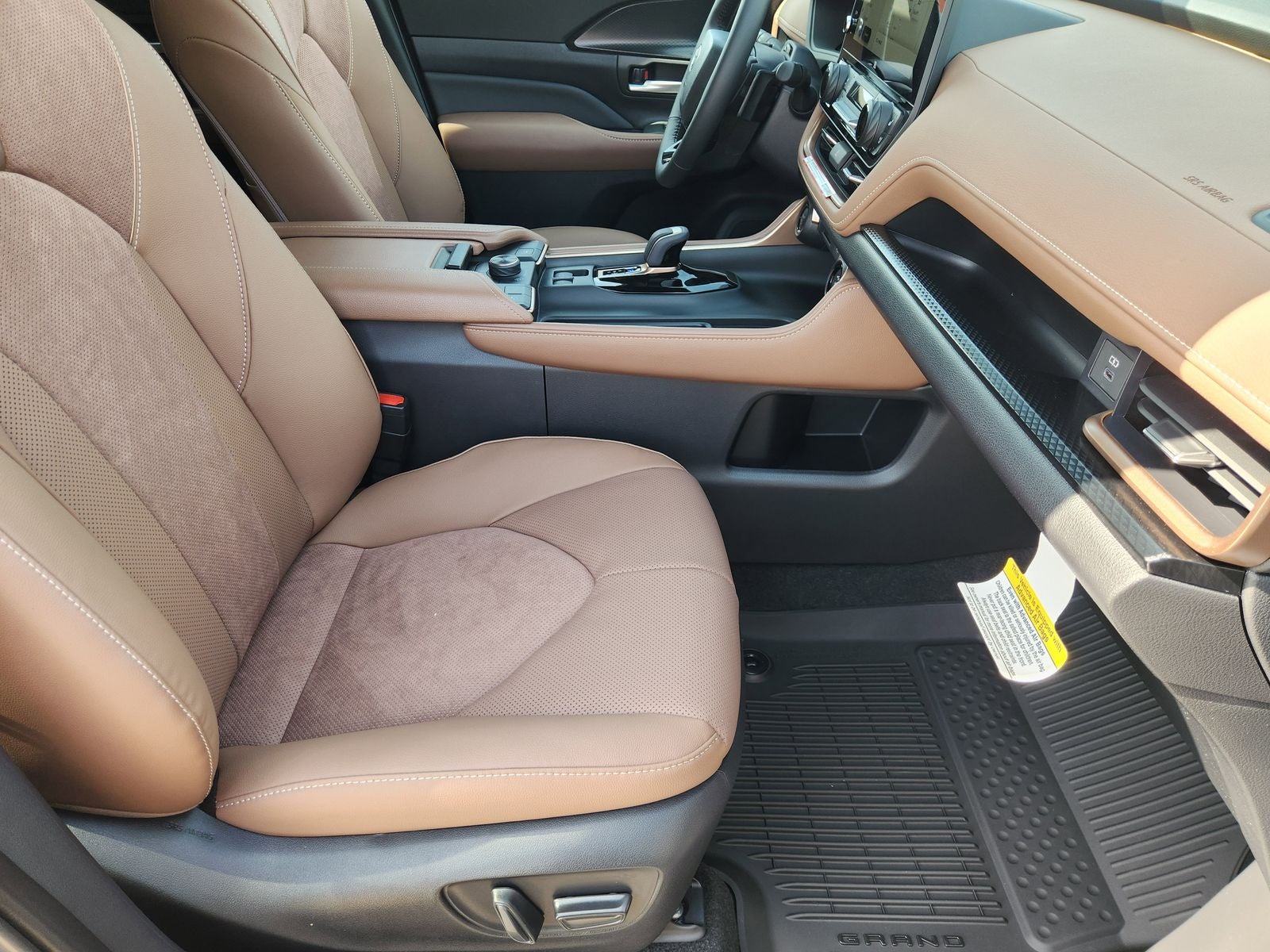 2026 Toyota Grand Highlander Hybrid MAX Platinum