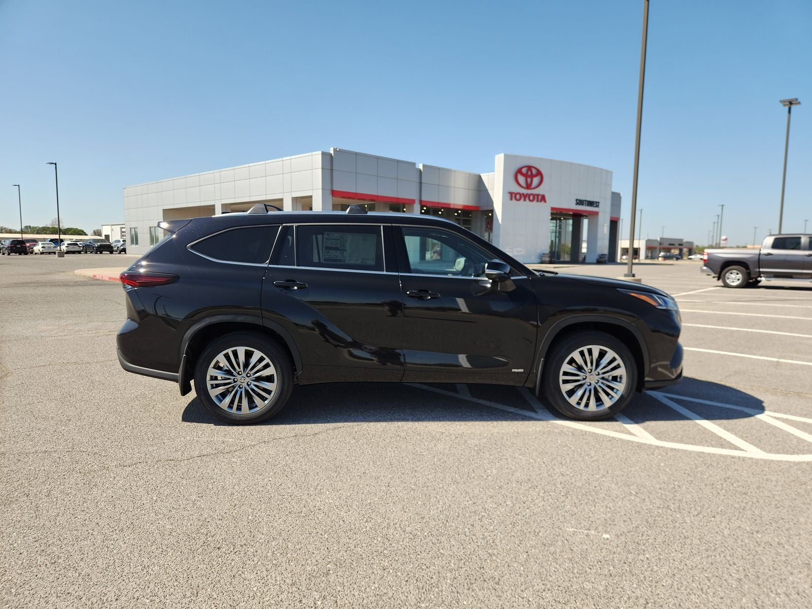 2026 Toyota Highlander Hybrid Platinum