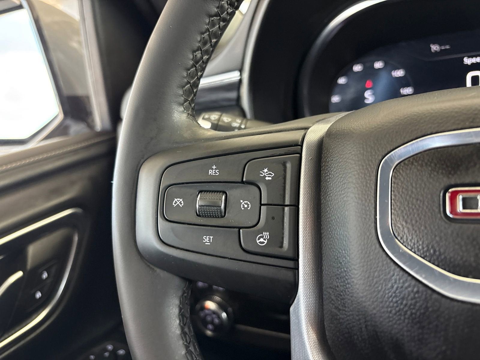 2024 GMC Yukon XL SLT