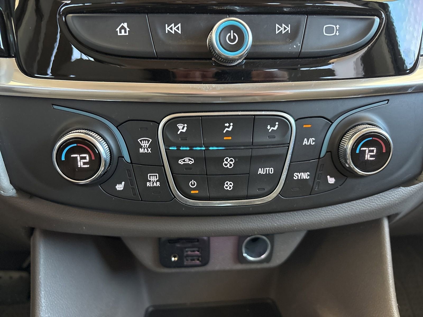 2020 Chevrolet Traverse LT Leather