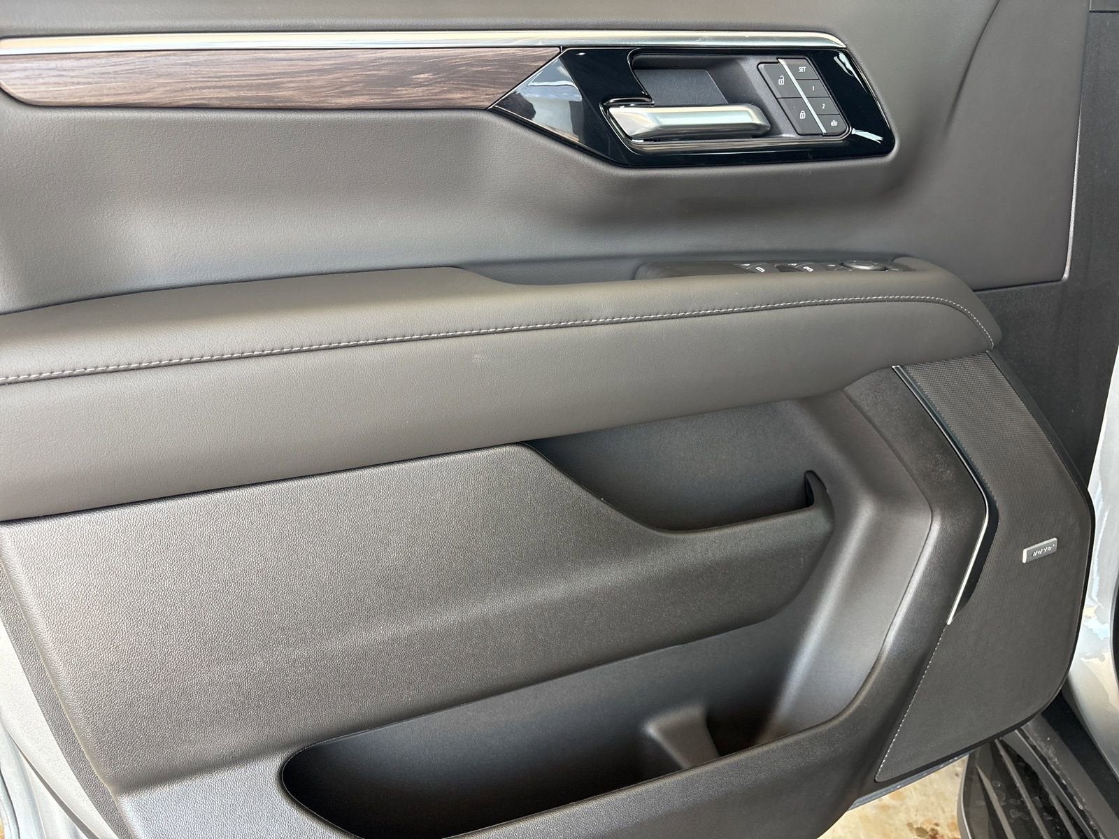 2026 Chevrolet Suburban LT - Photo 10