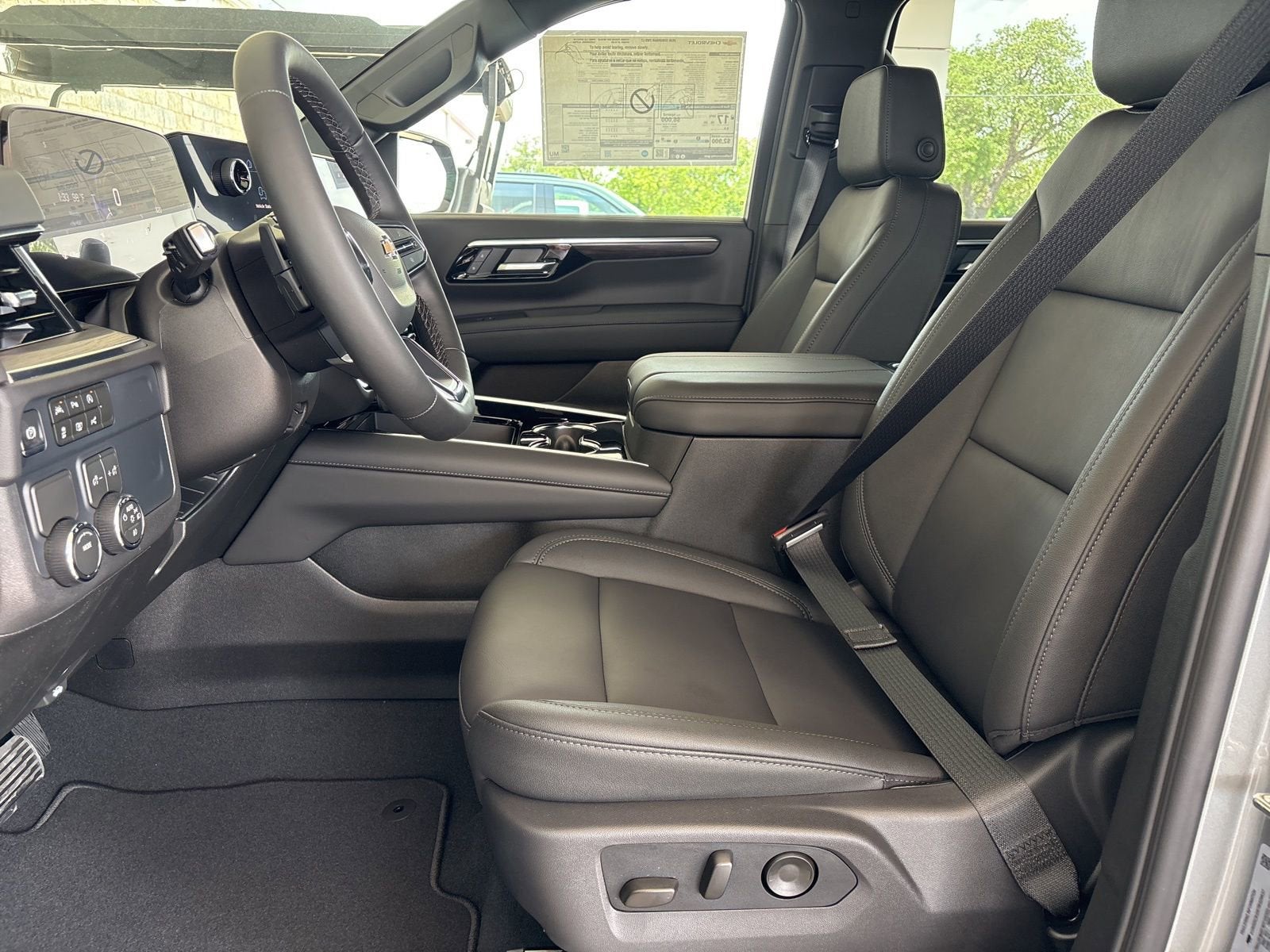 2026 Chevrolet Suburban LT - Photo 15