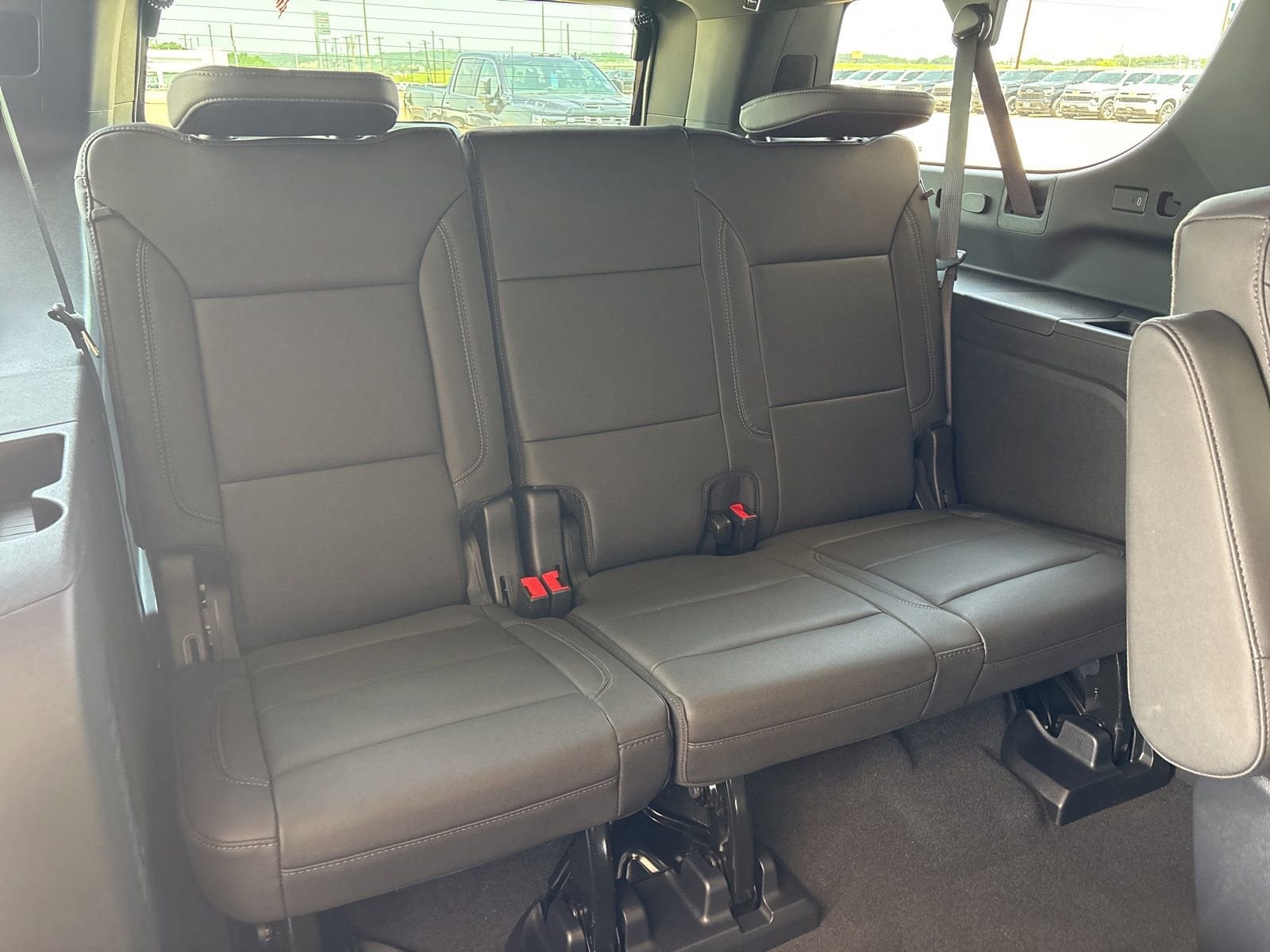 2026 Chevrolet Suburban LT - Photo 21
