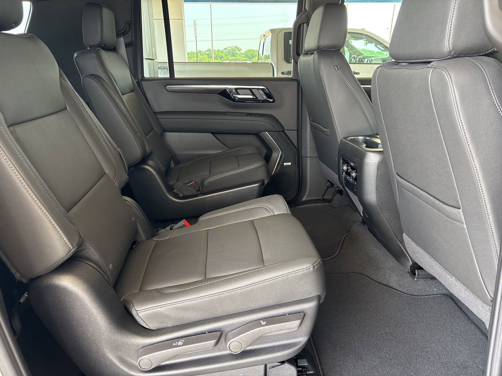 2026 Chevrolet Suburban LT - Photo 22