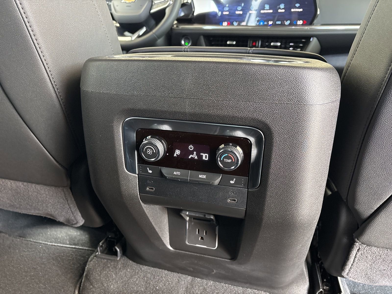 2026 Chevrolet Suburban LT - Photo 23