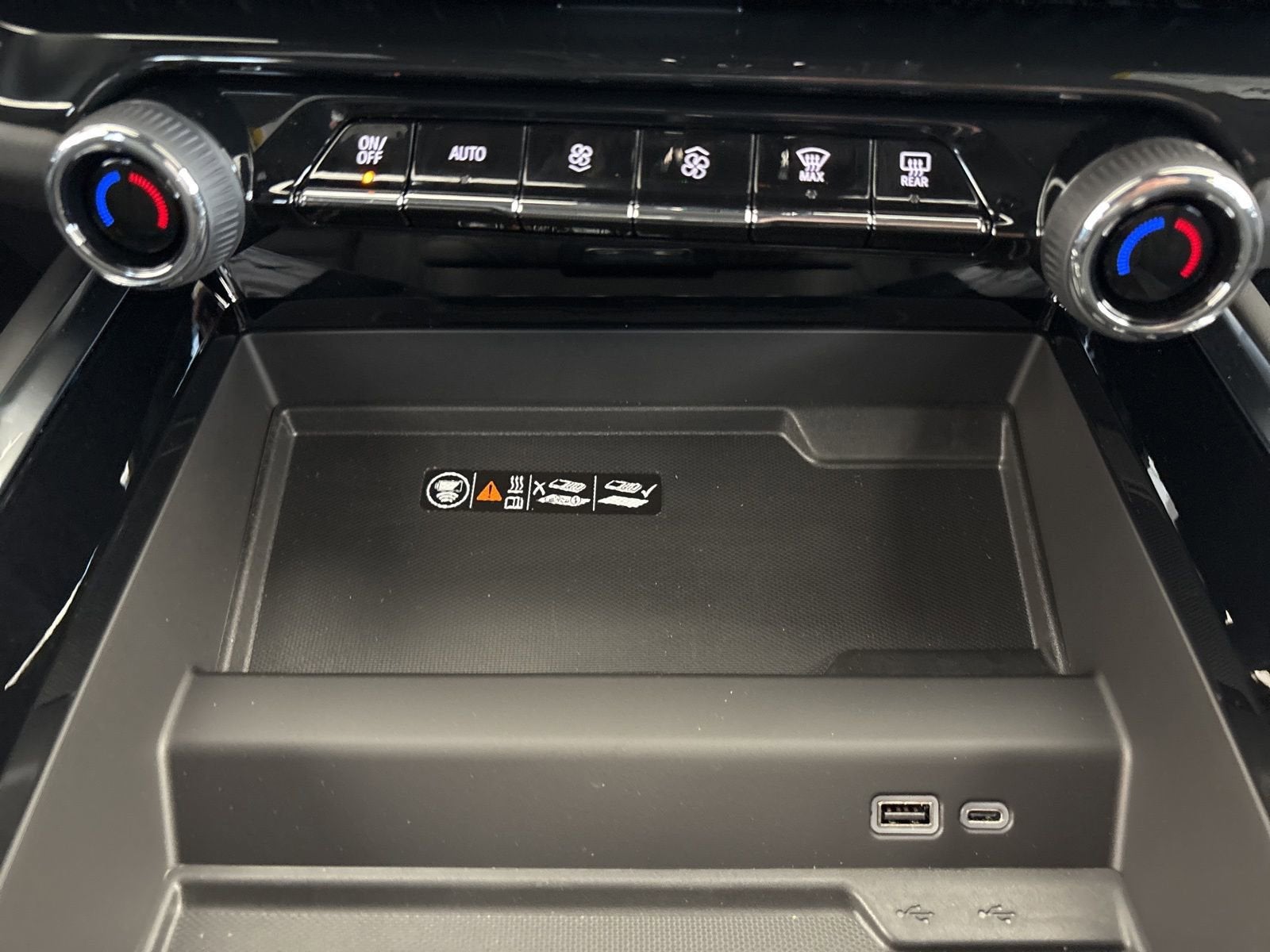 2026 Chevrolet Suburban LT - Photo 31