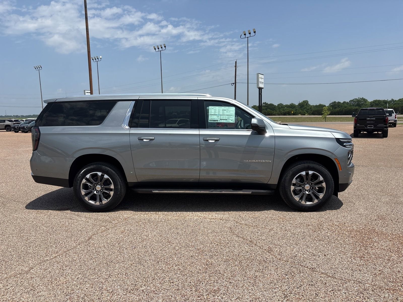2026 Chevrolet Suburban LT - Photo 7