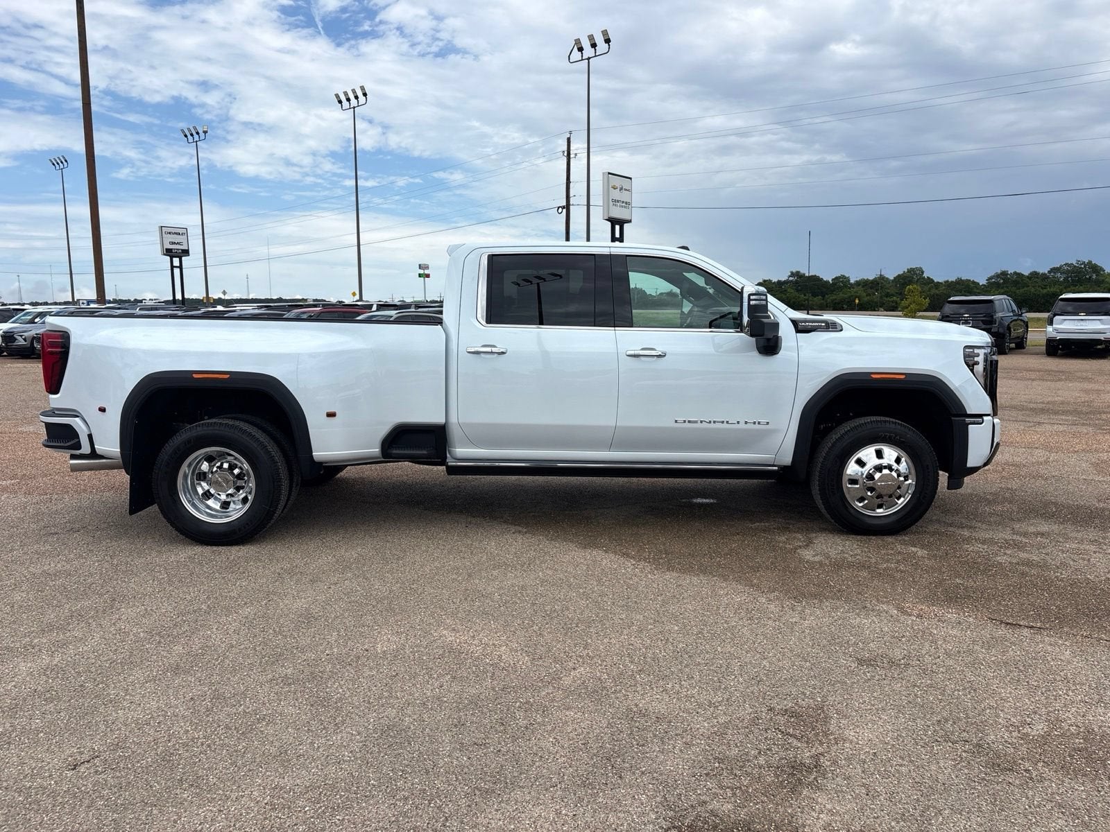 2026 GMC Sierra 3500 HD Denali Ultimate DRW
