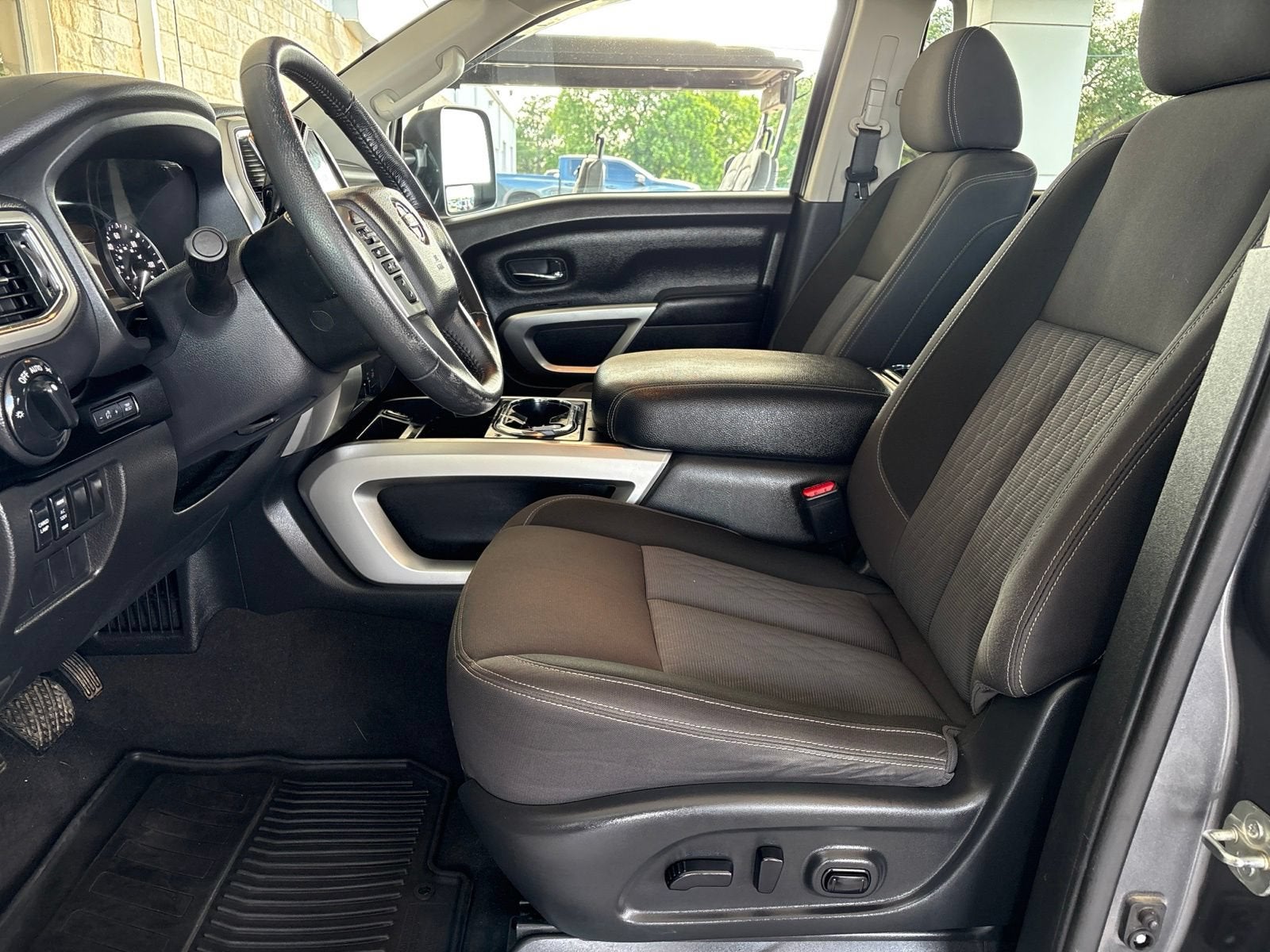 2021 Nissan Titan SV