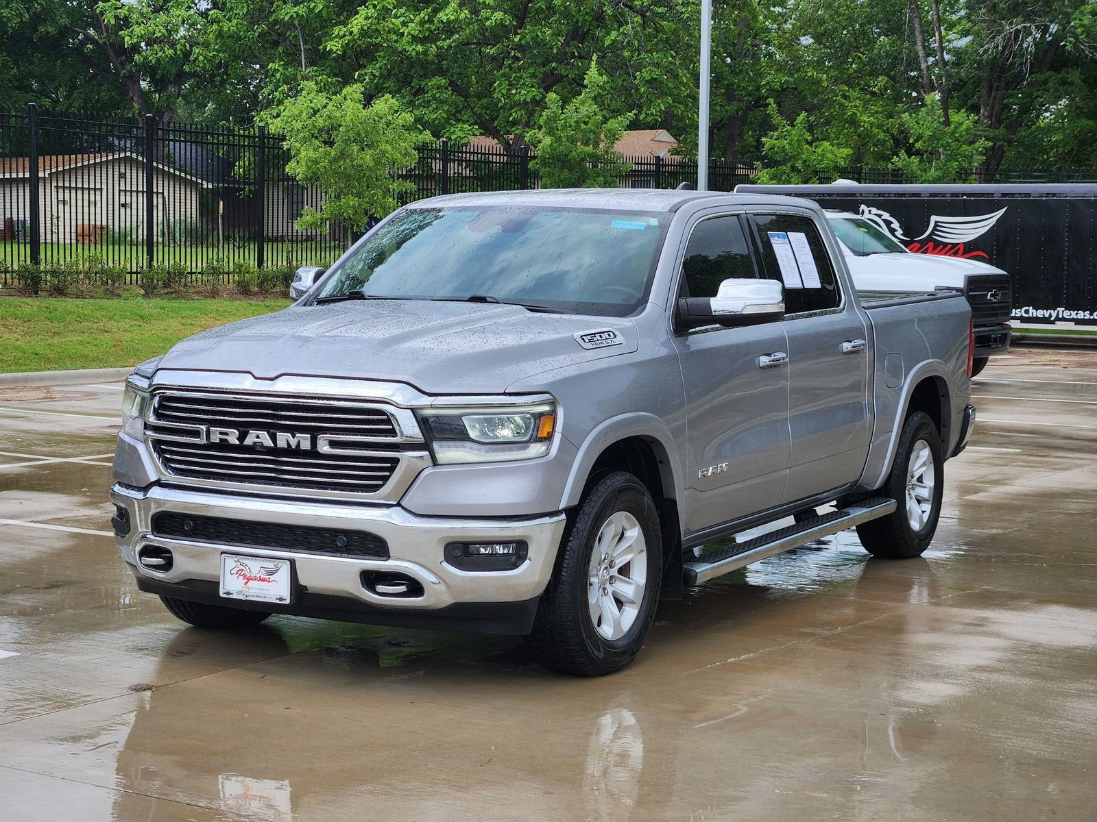 2019 RAM 1500 Laramie Crew Cab 4x2 5'7" Box