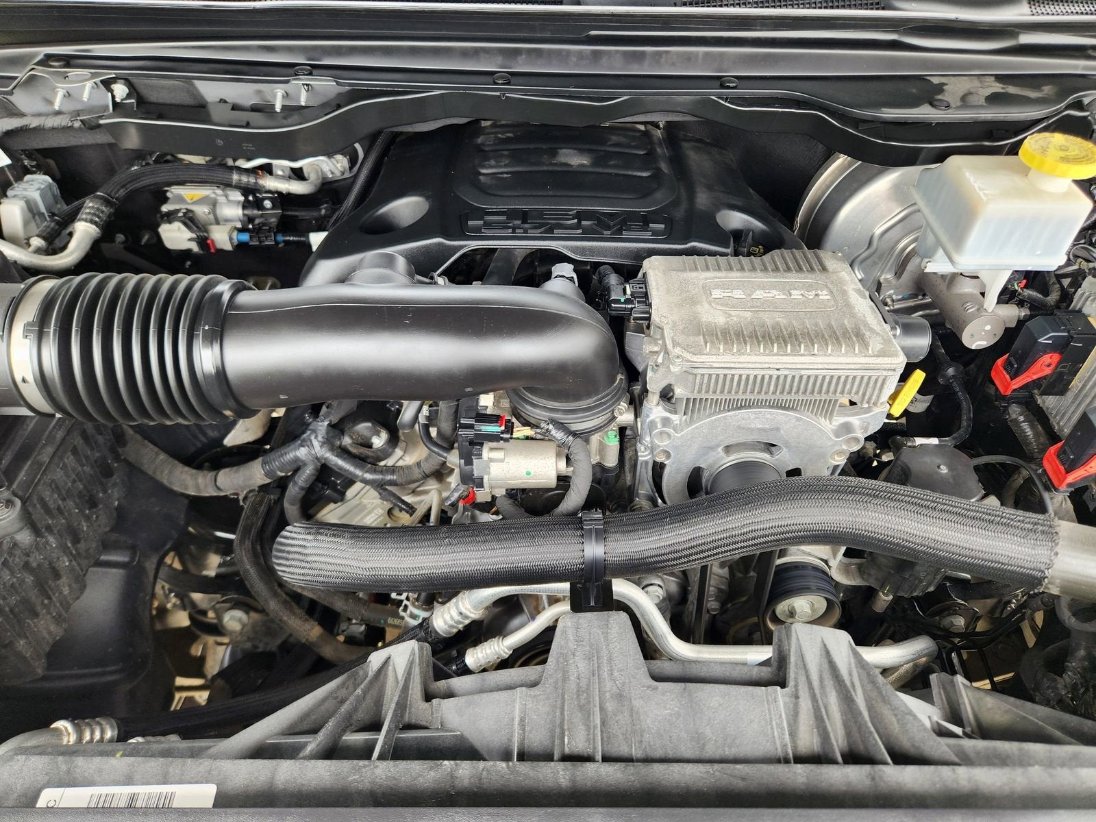 2019 RAM 1500 Laramie Crew Cab 4x2 5'7" Box
