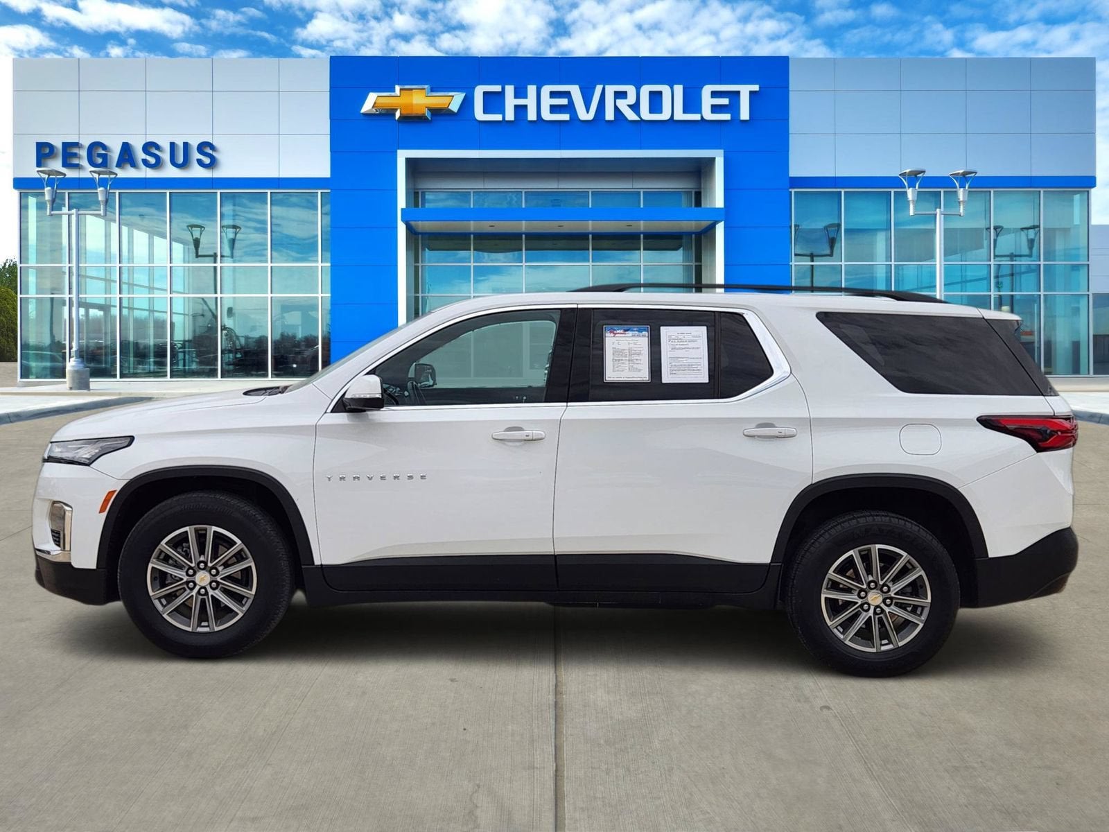 2022 Chevrolet Traverse LT Leather