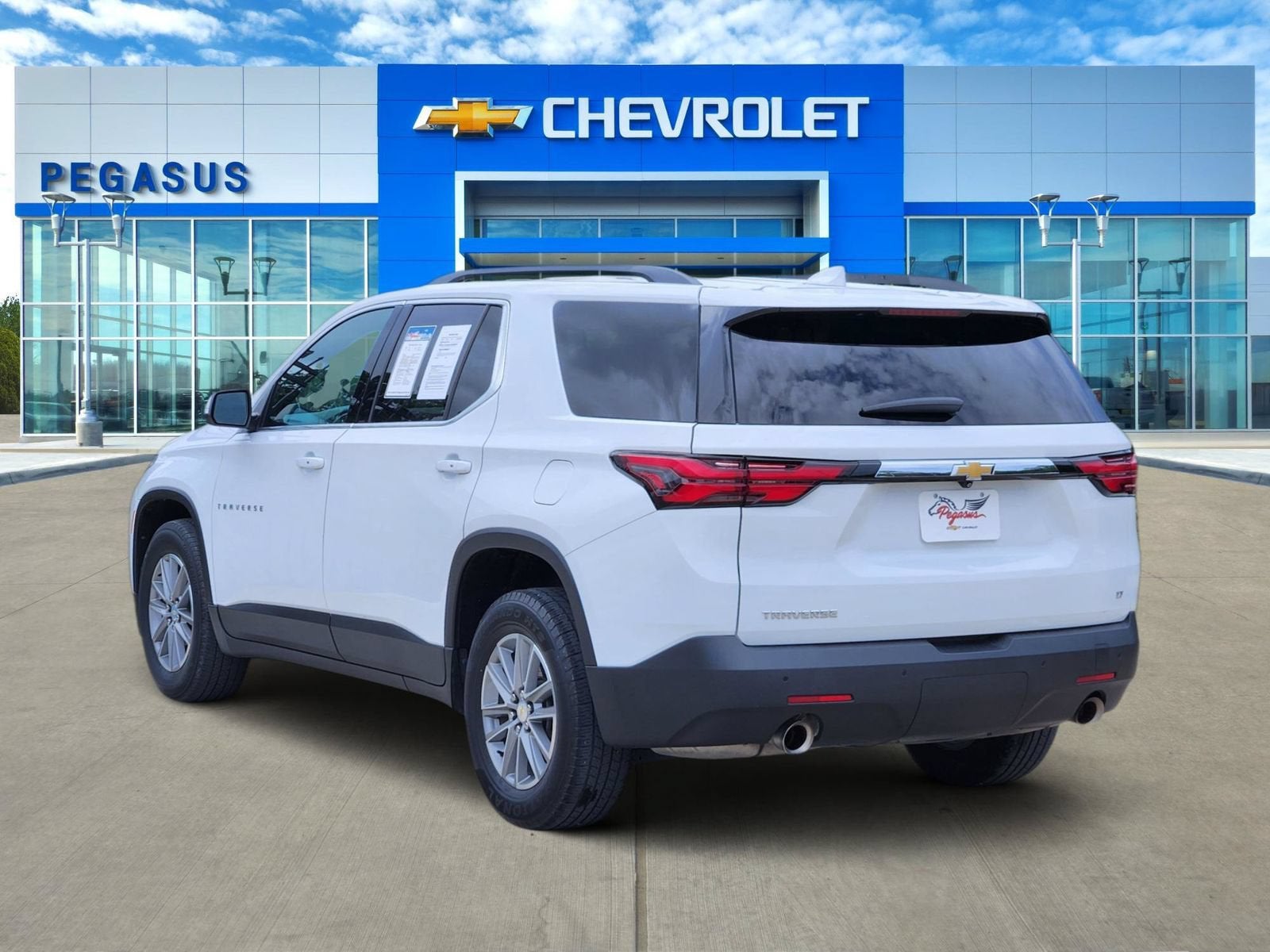 2022 Chevrolet Traverse LT Leather