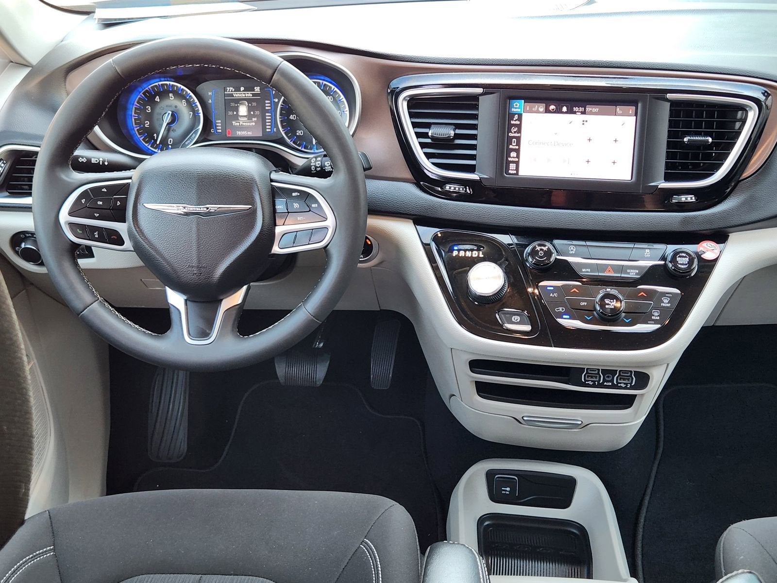 2023 Chrysler Voyager LX