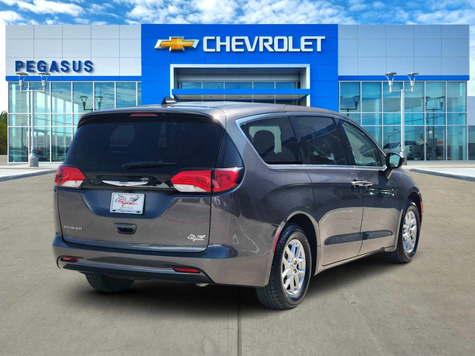 2023 Chrysler Voyager LX