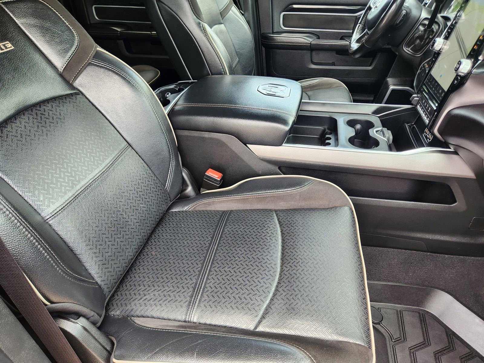 2022 RAM 3500 Laramie Crew Cab 4x4 8' Box