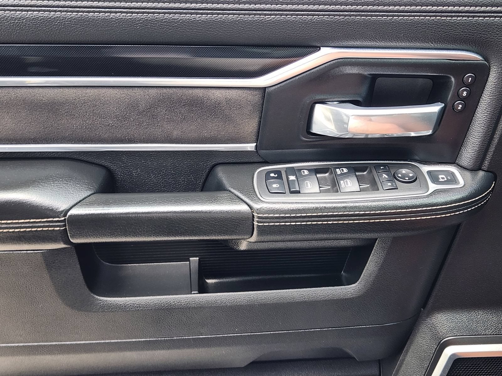 2022 RAM 3500 Laramie Crew Cab 4x4 8' Box
