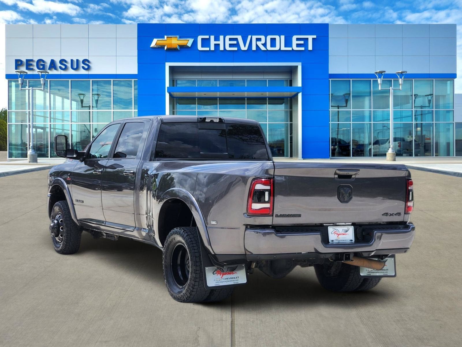 2022 RAM 3500 Laramie Crew Cab 4x4 8' Box