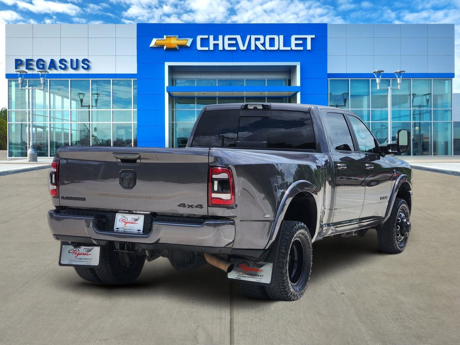 2022 RAM 3500 Laramie Crew Cab 4x4 8' Box