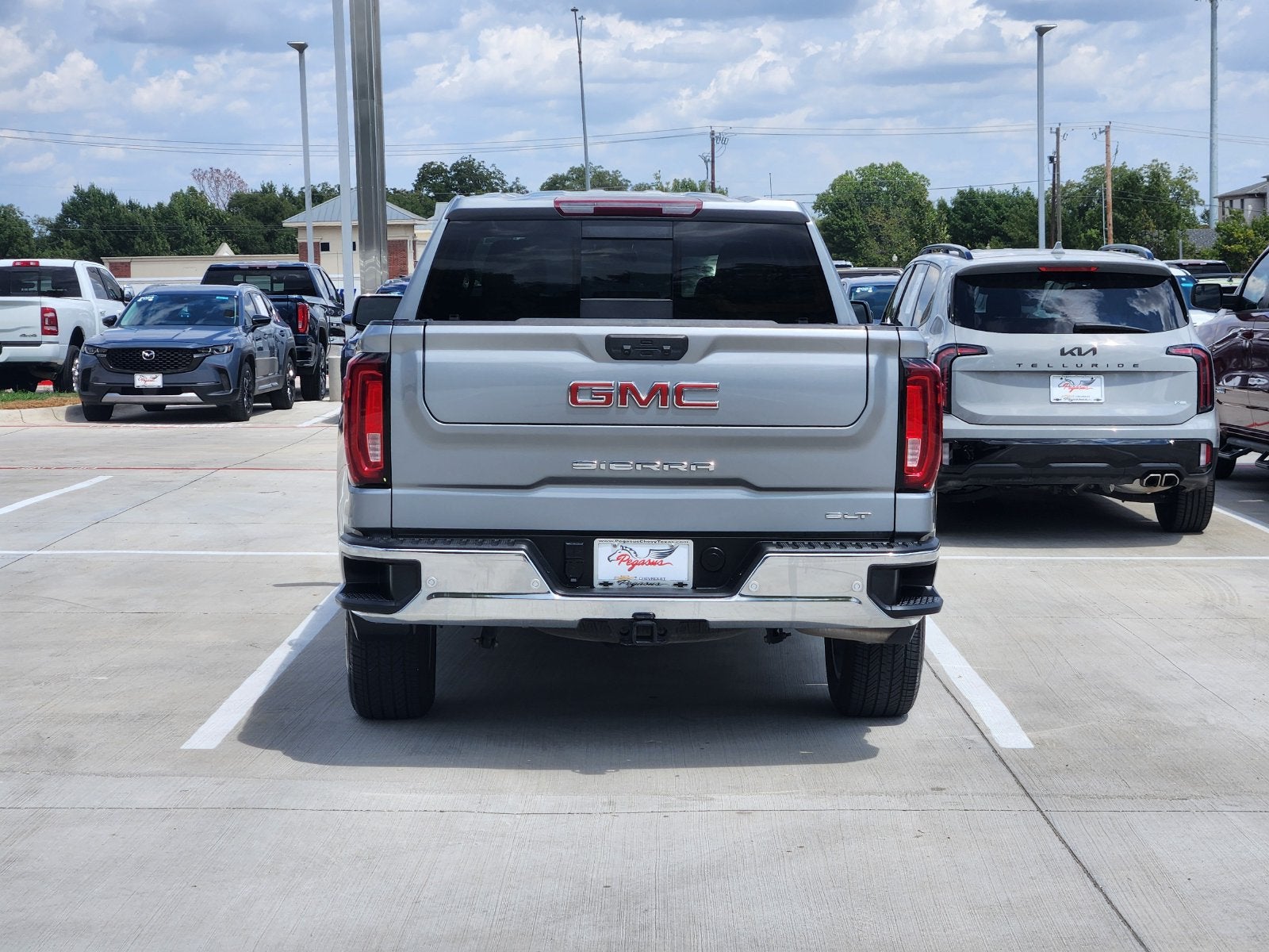 2025 GMC Sierra 1500 SLT