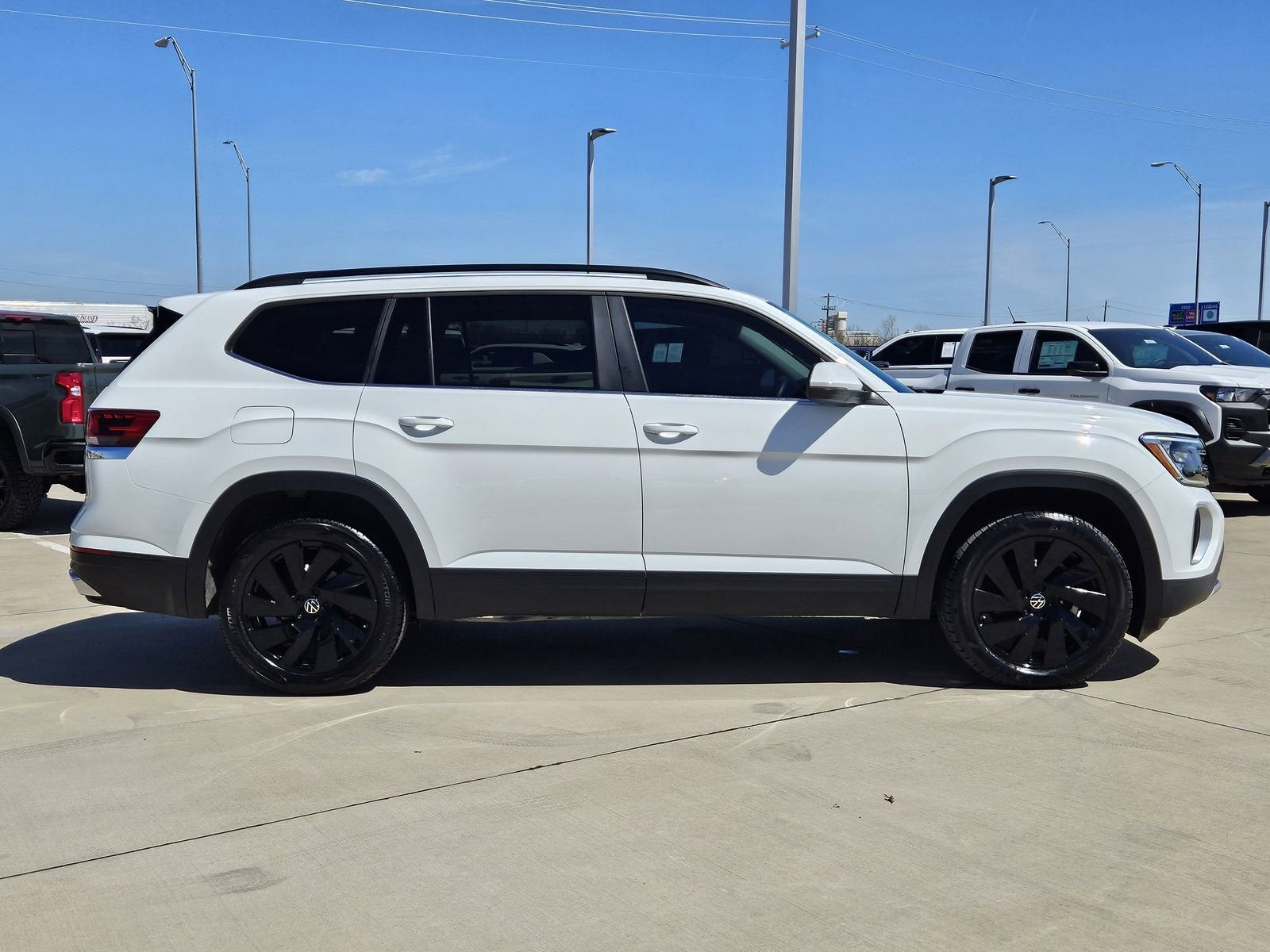 2024 Volkswagen Atlas 2.0T SE w/Technology