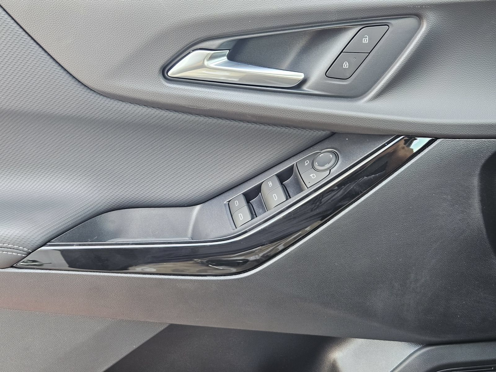 2027 Chevrolet Equinox FWD LT