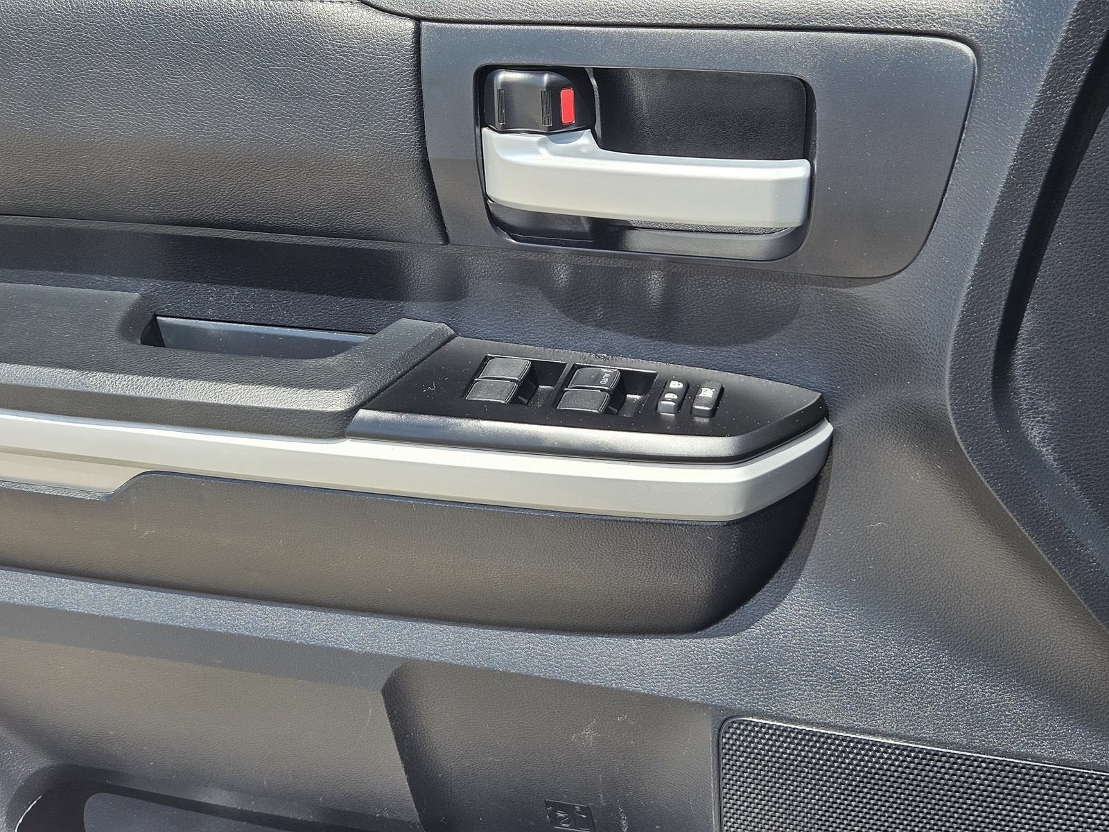 2018 Toyota Tundra SR5 5.7L V8