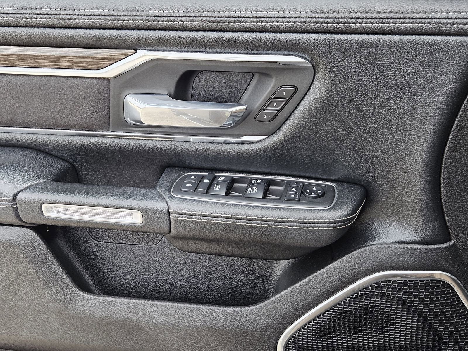 2019 RAM 1500 Laramie Crew Cab 4x4 5'7" Box