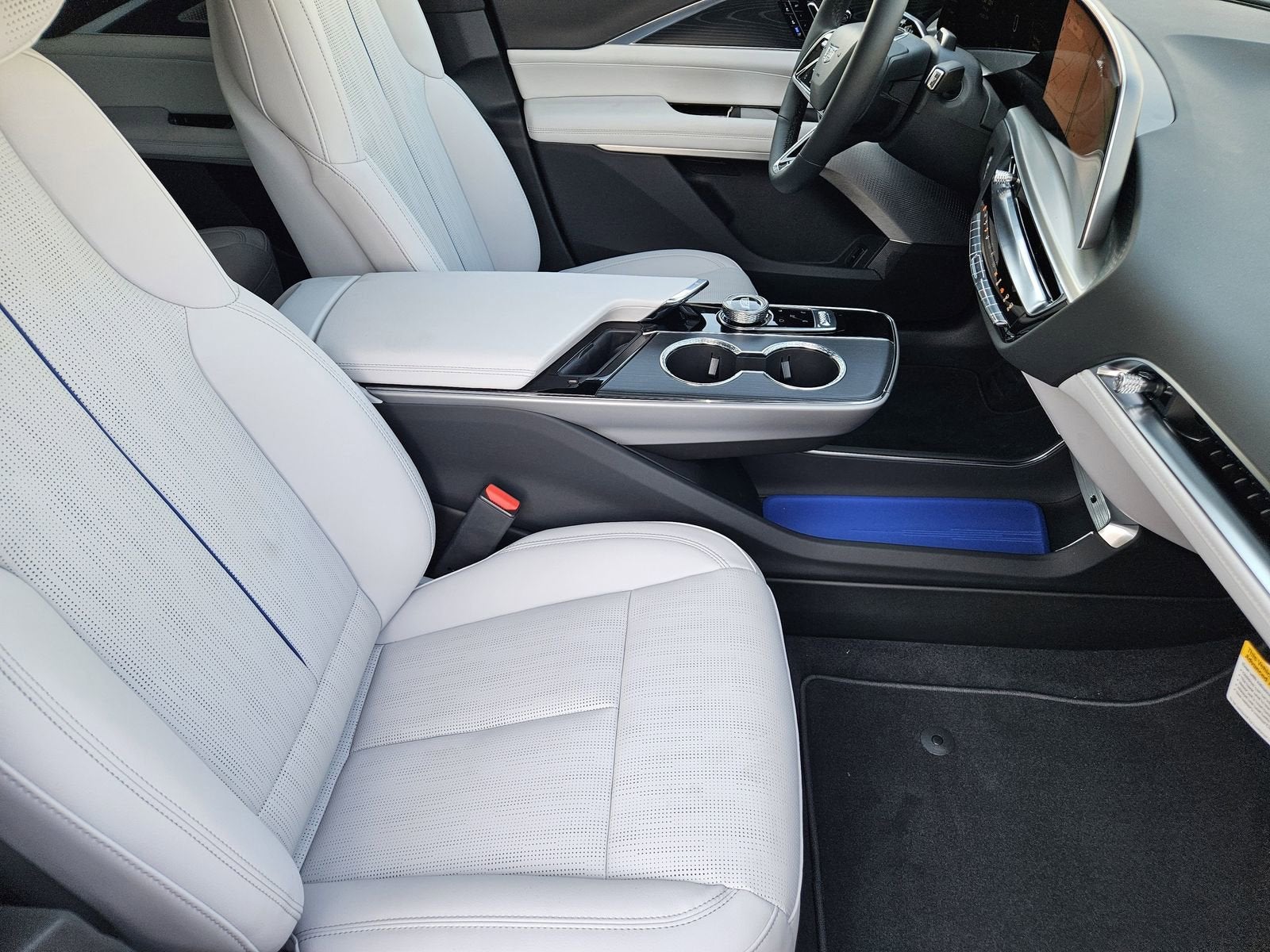 2025 Cadillac LYRIQ Sport 2