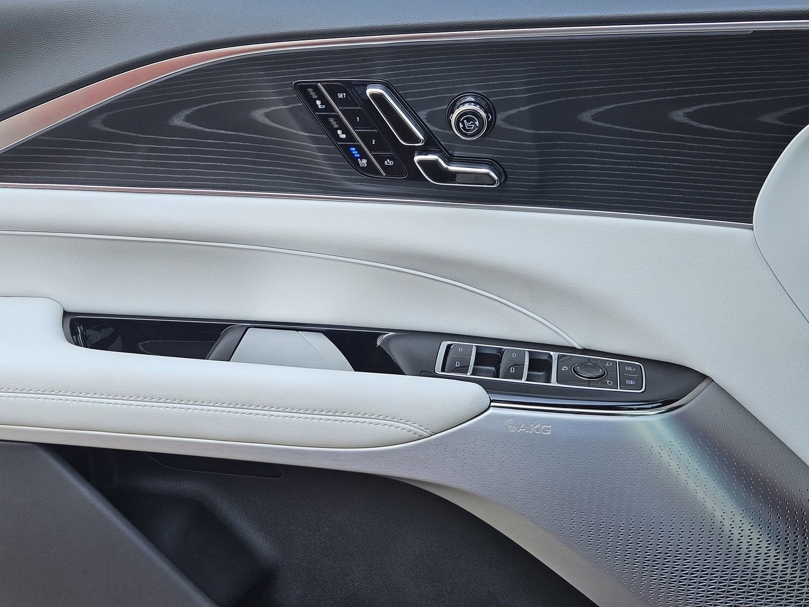 2025 Cadillac LYRIQ Sport 2