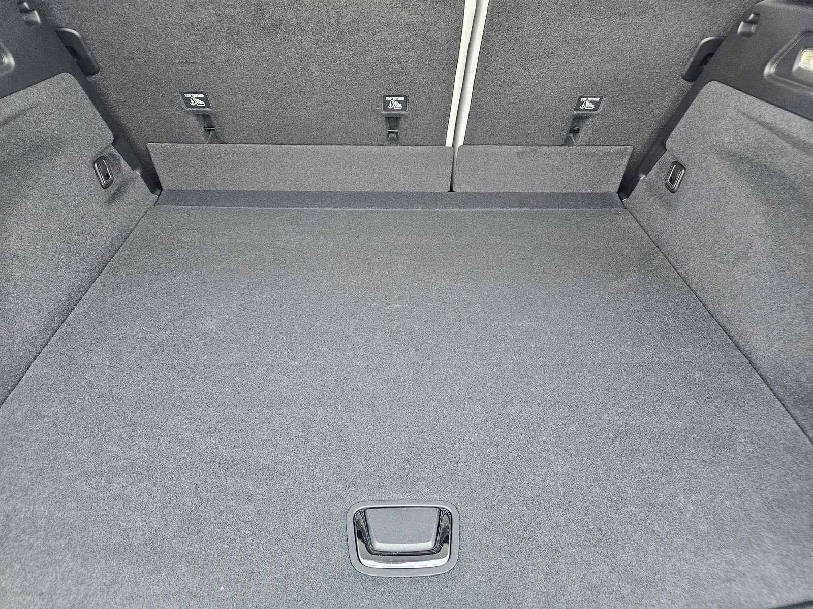 2025 Cadillac LYRIQ Sport 2