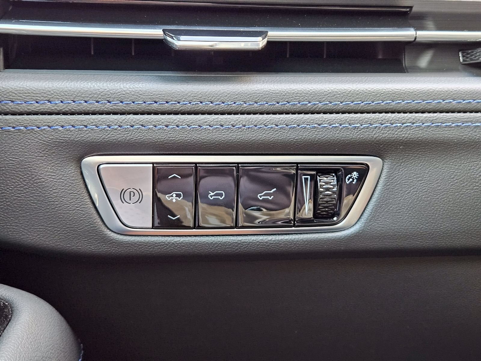 2026 Cadillac ESCALADE IQL Sport