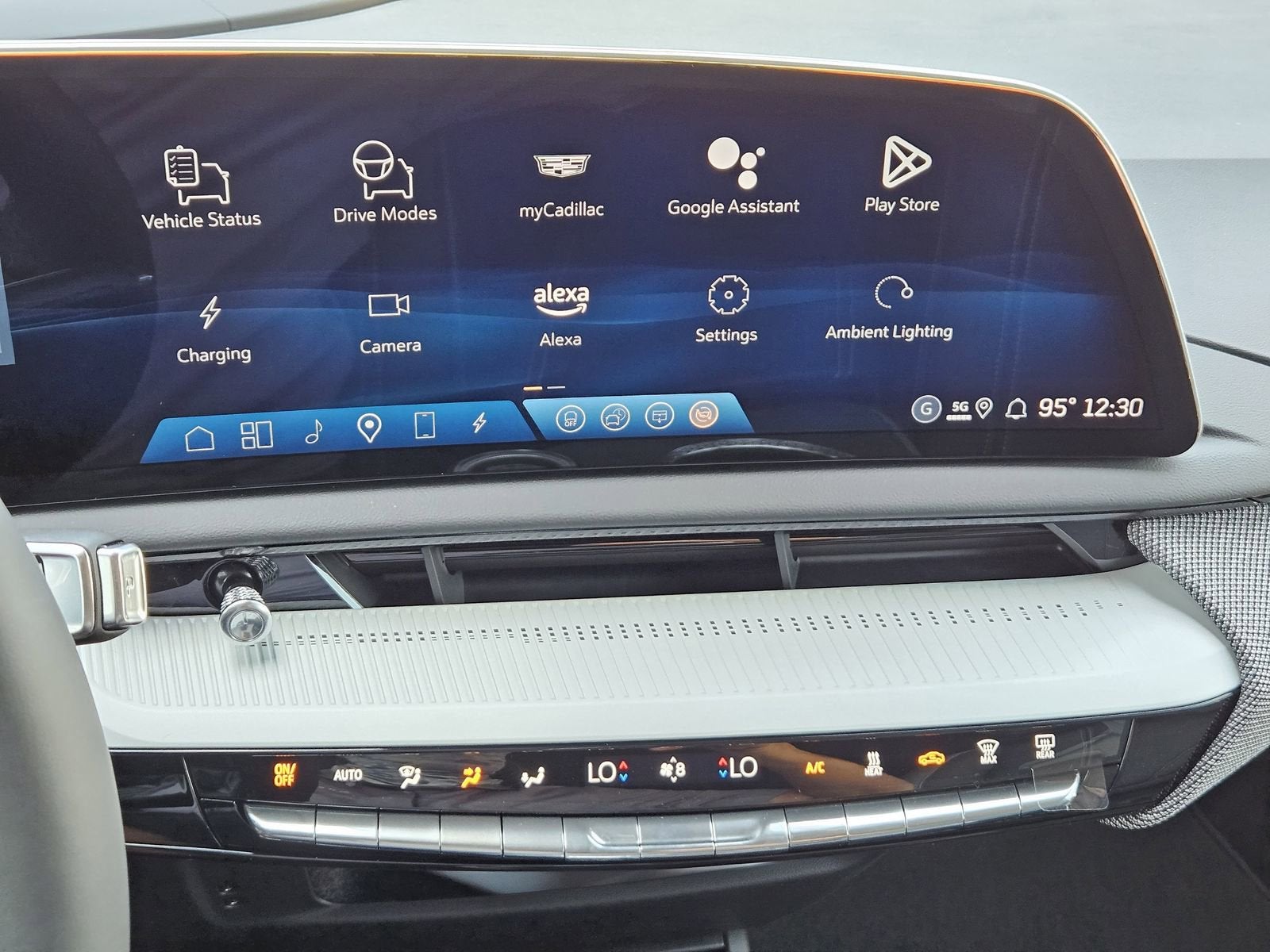 2025 Cadillac OPTIQ Luxury 1