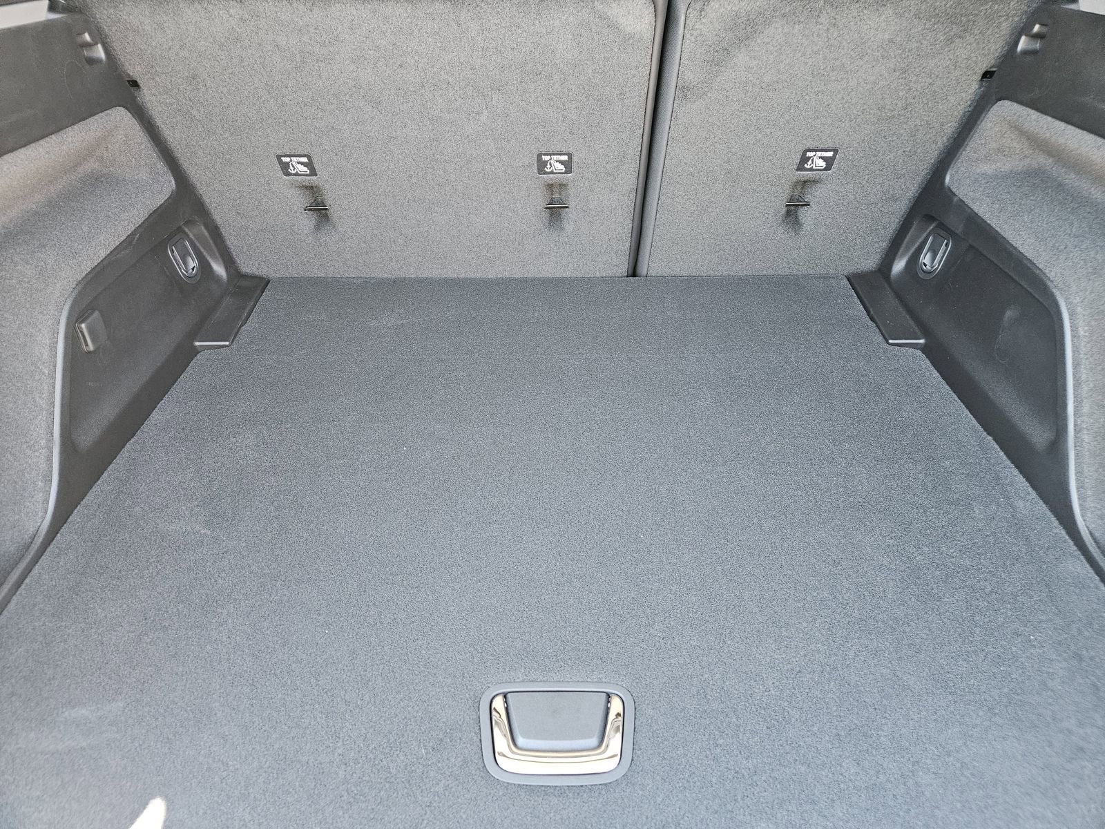 2025 Cadillac OPTIQ Luxury 1