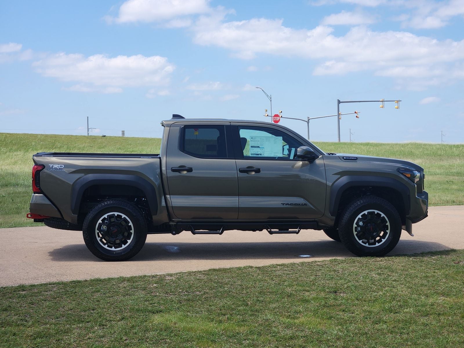 2026 Toyota Tacoma i-FORCE MAX Tacoma TRD Off-Road