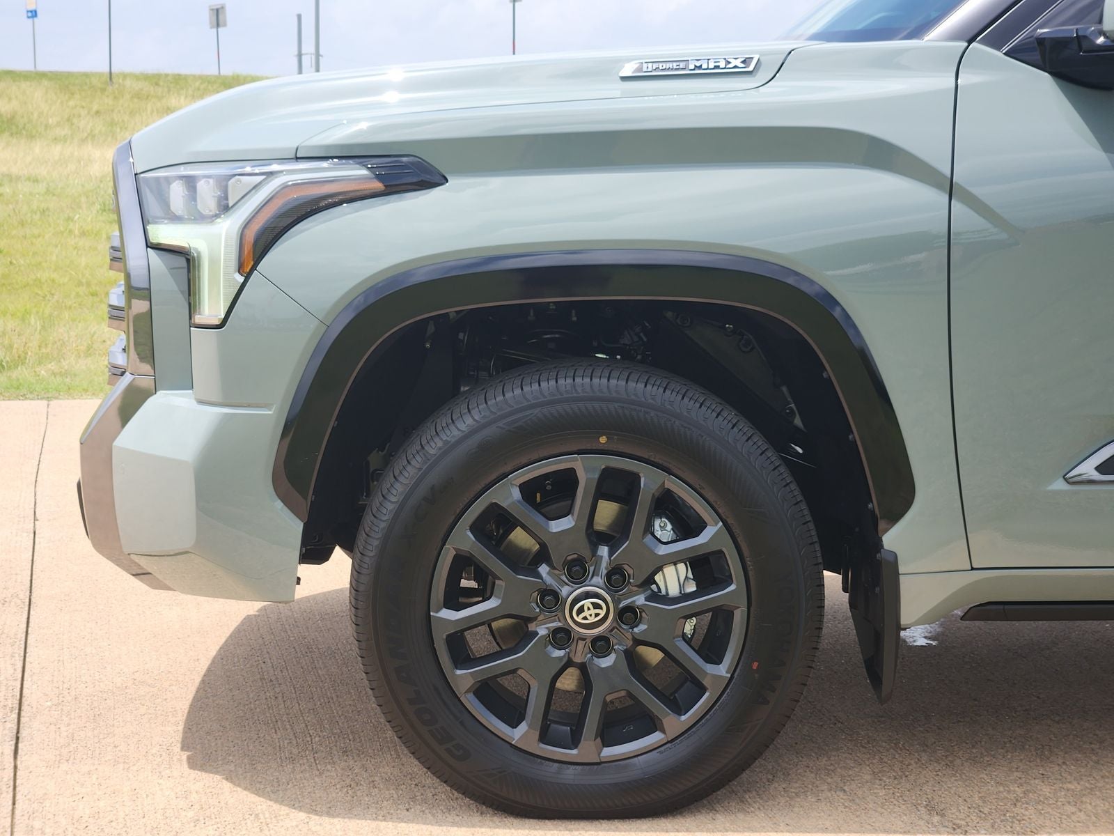 2026 Toyota Tundra i-FORCE MAX Tundra Platinum
