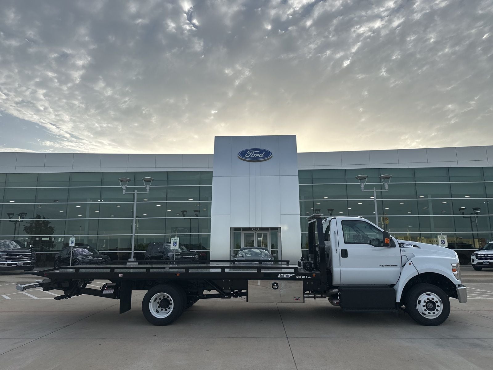 2025 Ford F-650SD Base