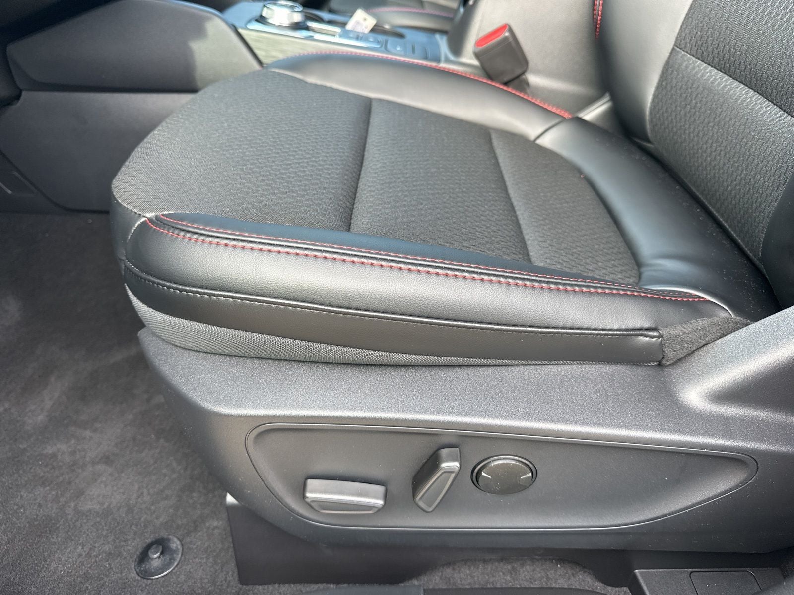 2025 Ford Escape Hybrid ST-Line