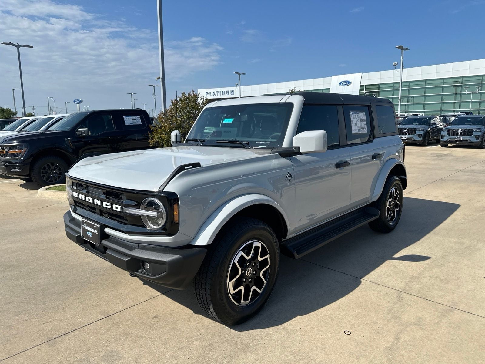 2026 Ford Bronco Outer Banks