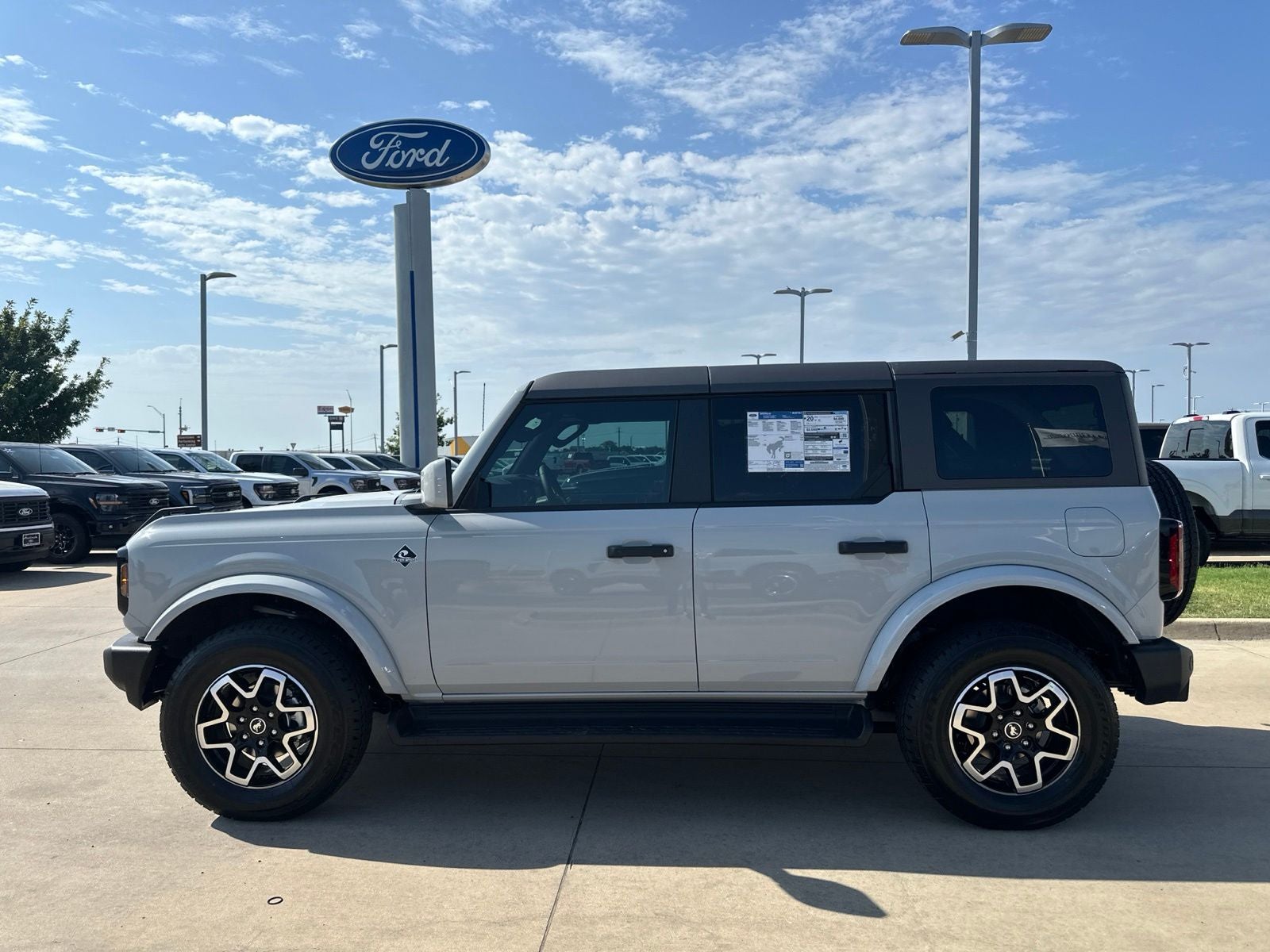 2026 Ford Bronco Outer Banks